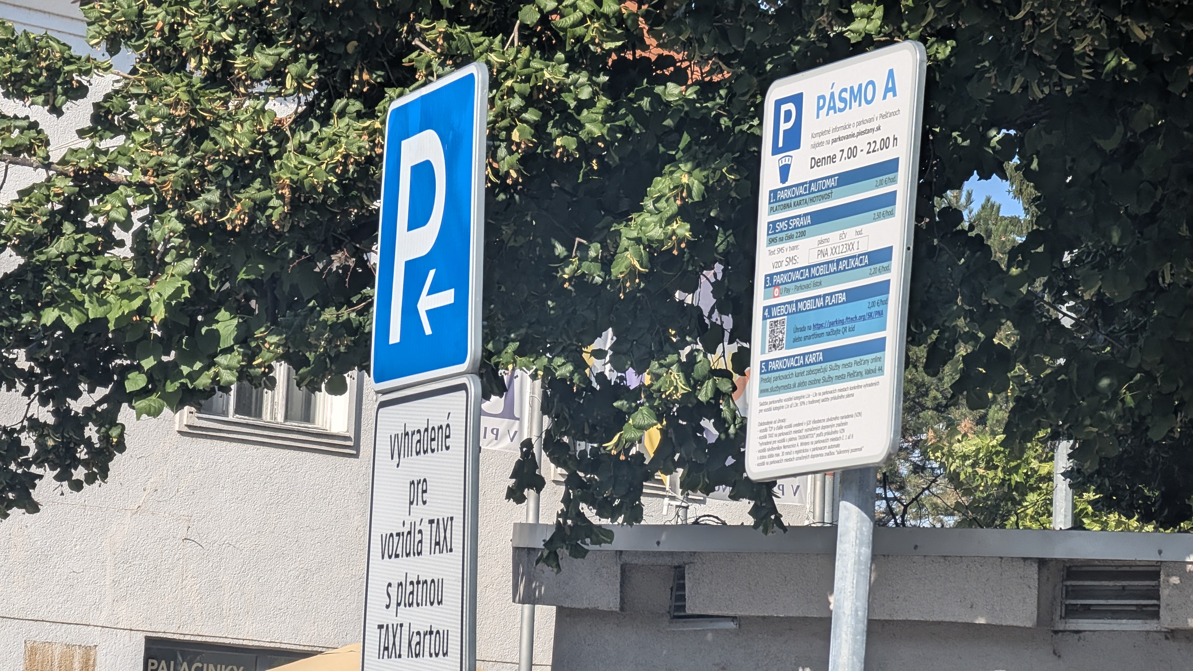 Niepel, Stachura a Rohoňová parkujú zadarmo ale hlasovali za zvýšenie cien!