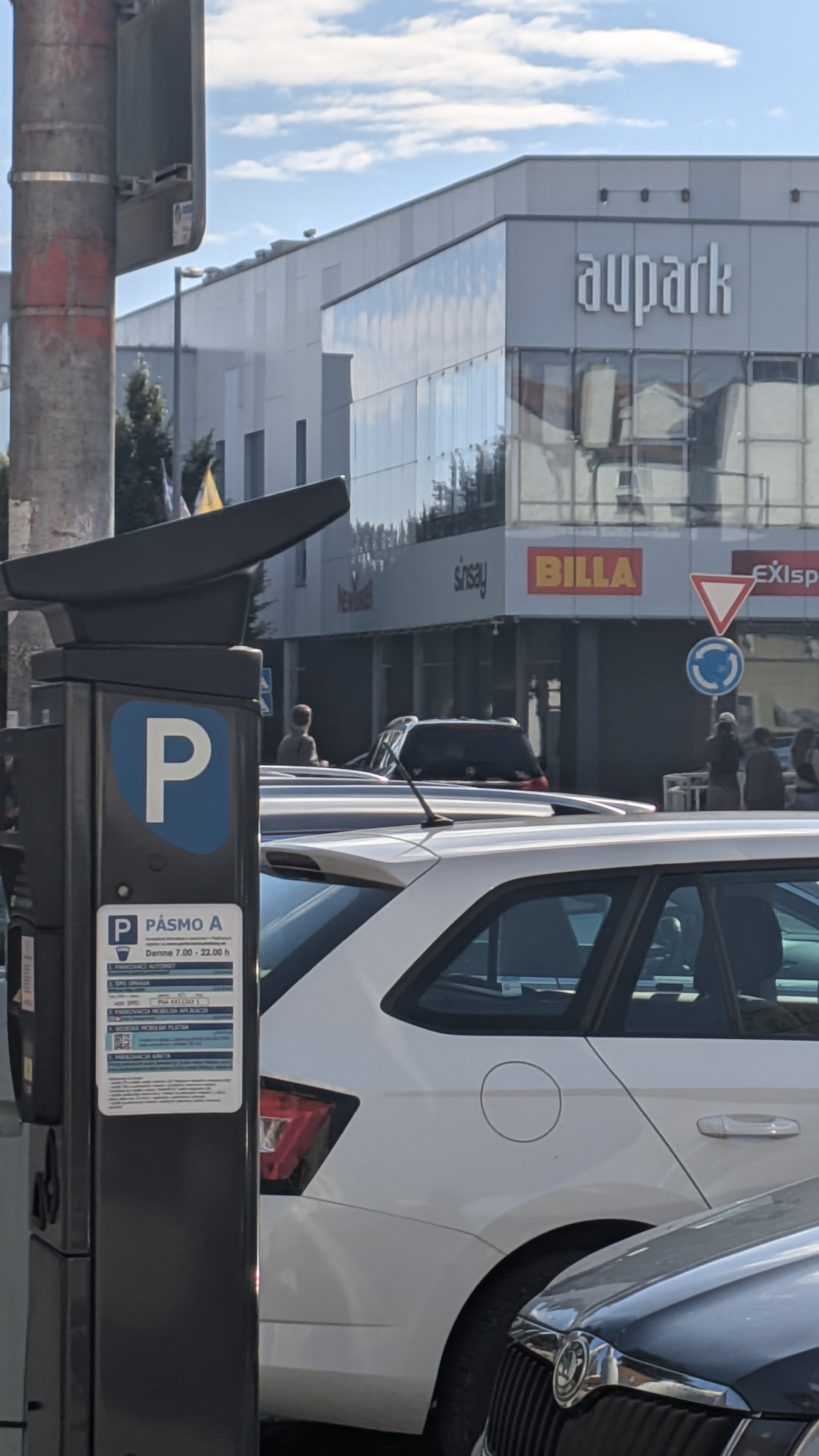 Služby mesta Piešťany vypovedali zmluvu firme EM CARD